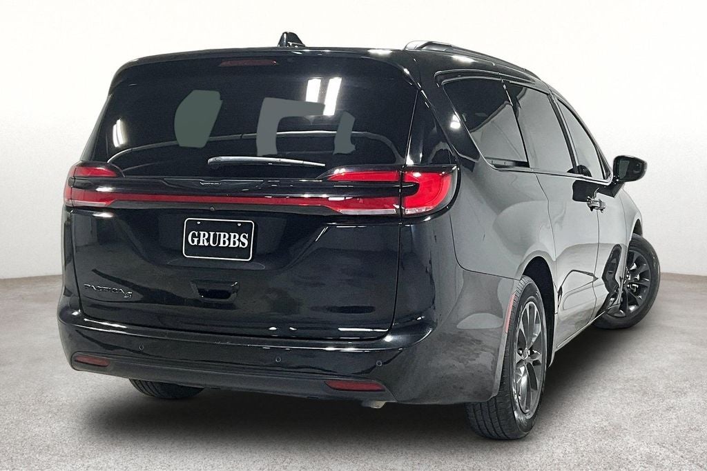 2021 Chrysler Pacifica — side profile view