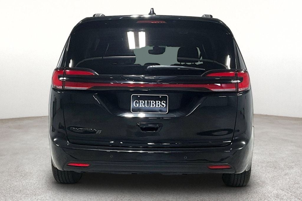 2021 Chrysler Pacifica — detail view