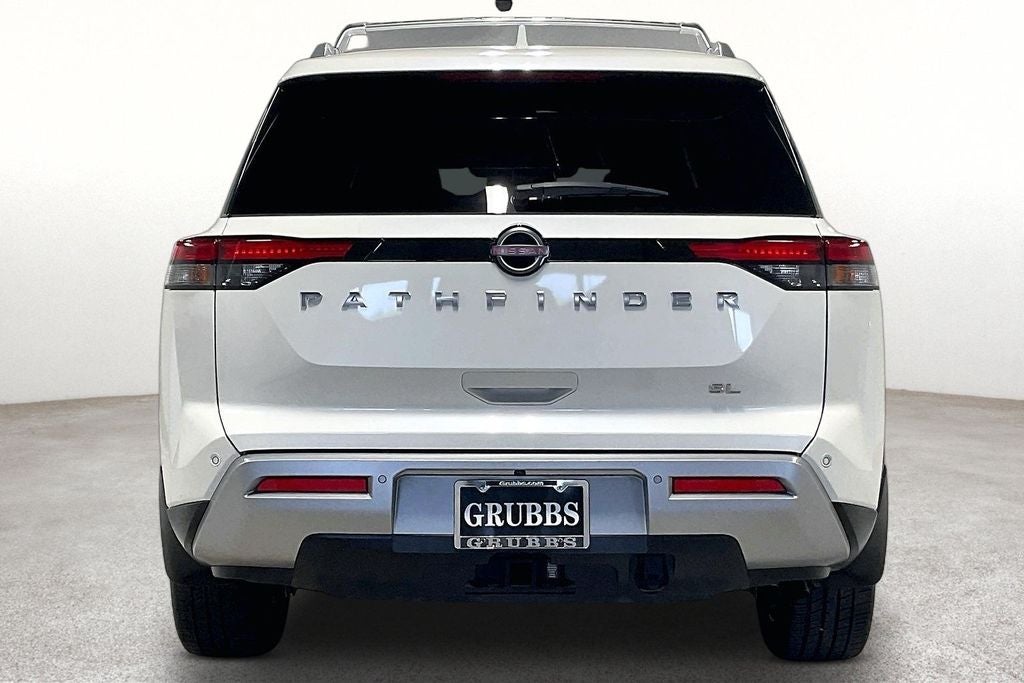 2022 Nissan Pathfinder — detail view