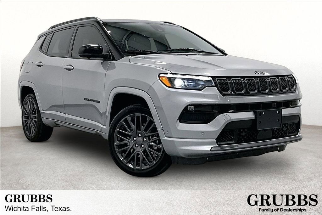 2023 Jeep Compass High Altitude 4x4 in Silver — front three-quarter view