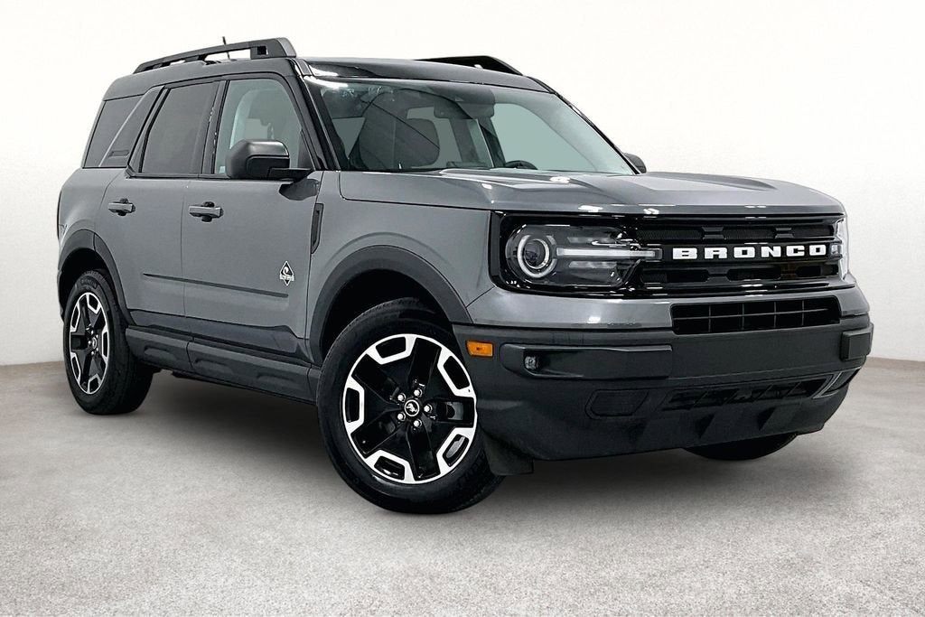 2024 Ford Bronco Sport Outer Banks in Gray — front three-quarter view